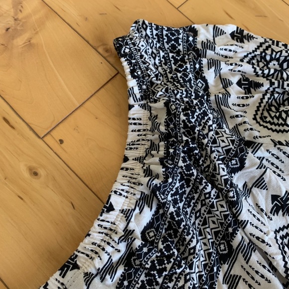 Garage Aztec Off-Shoulder Crop Top - Picture 4 of 4